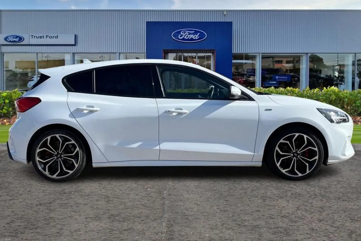 Ford Focus 1.0 EcoBoost ST-Line Vignale 5dr- Heate - Image 3