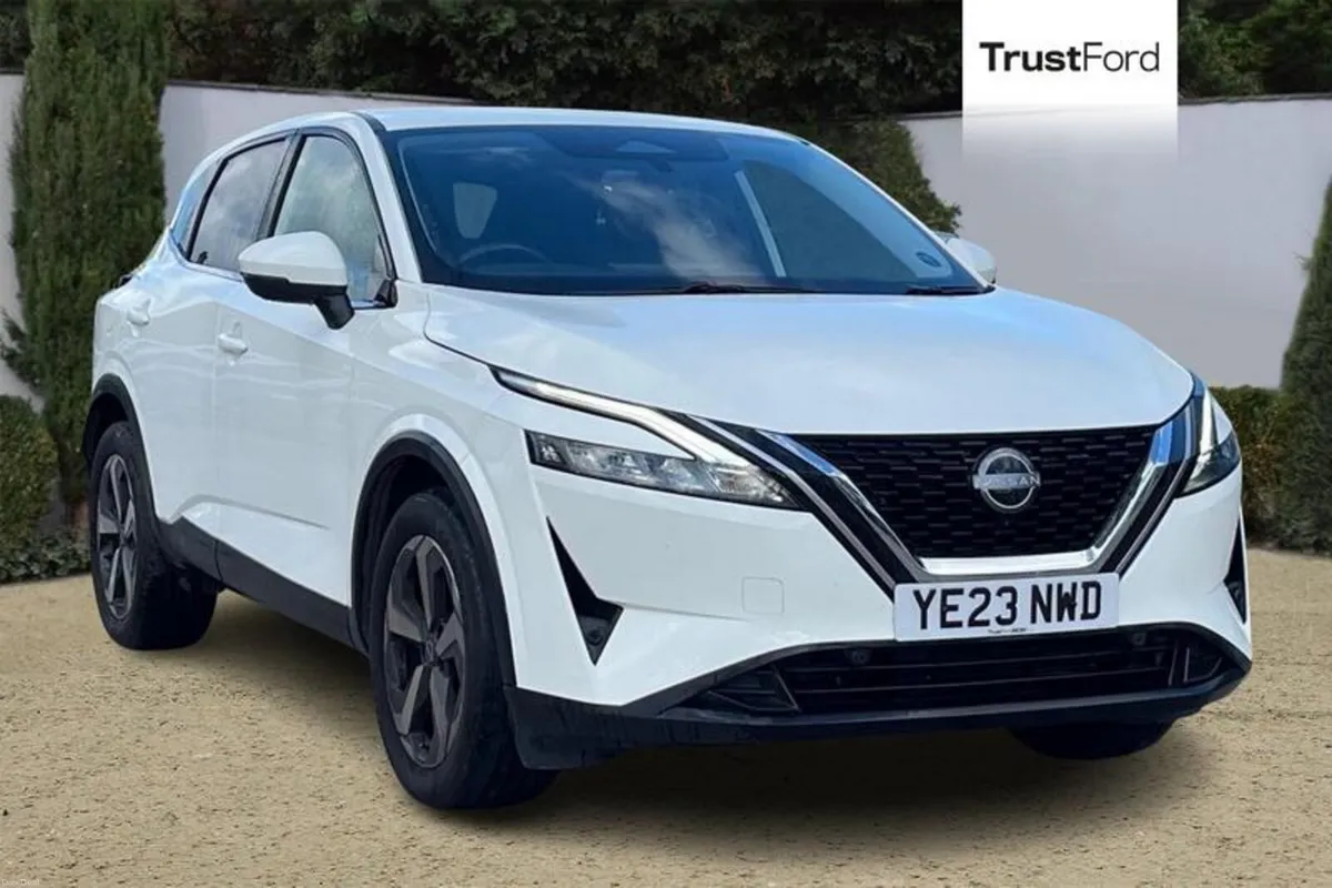 Nissan Qashqai 1.3 DiG-T MH 158 N-Connecta 5dr 4WD - Image 1