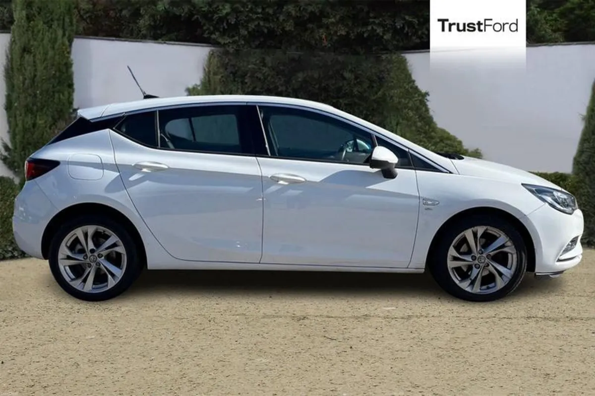 Vauxhall Astra 1.4T 16V 150 SRi 5dr - Image 3