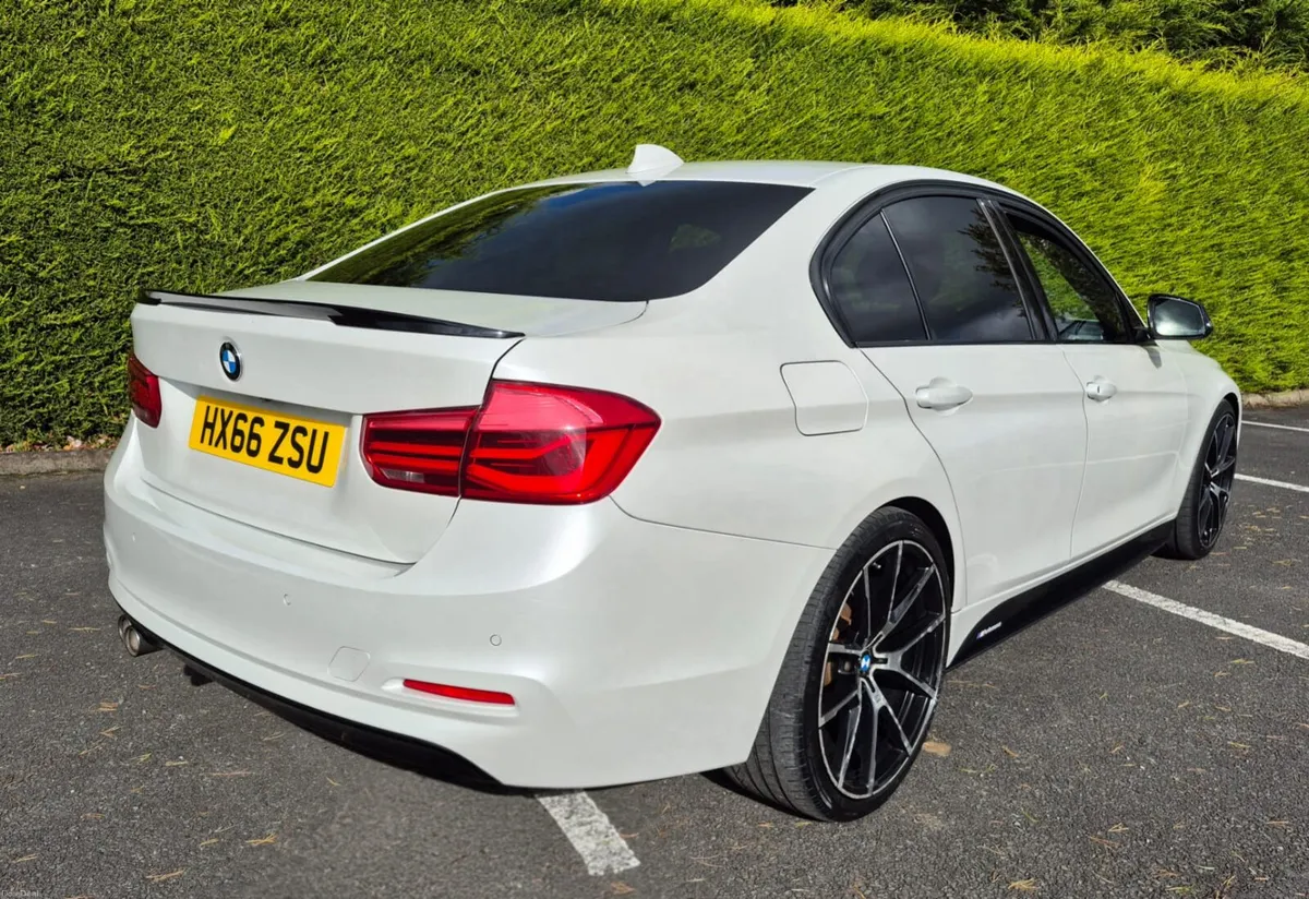 BMW 320d 2016 - Image 2