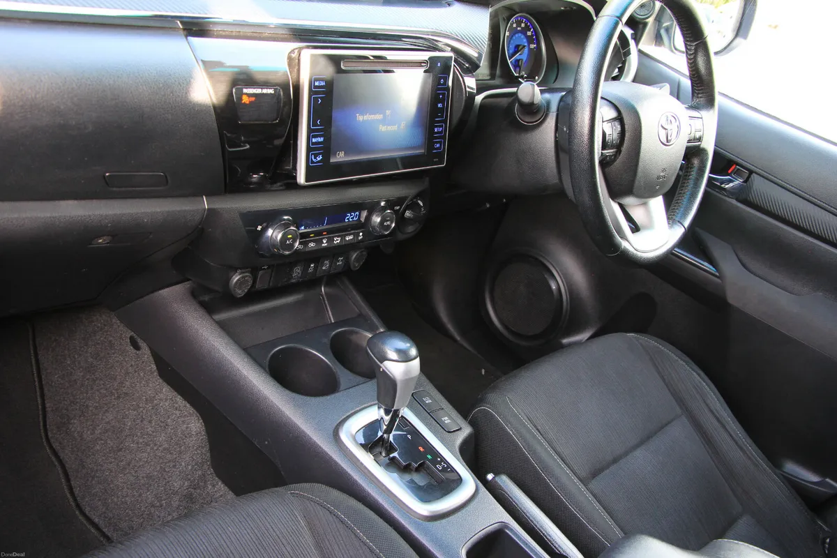 Hilux Invincible Auto * Low Kms - Image 5