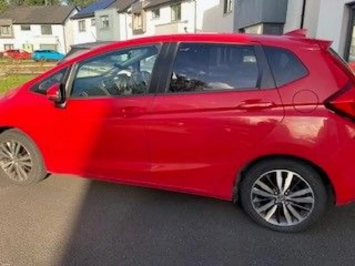 *Honda Jazz 2017**LOW MILEAGE** red Petrol * - Image 5