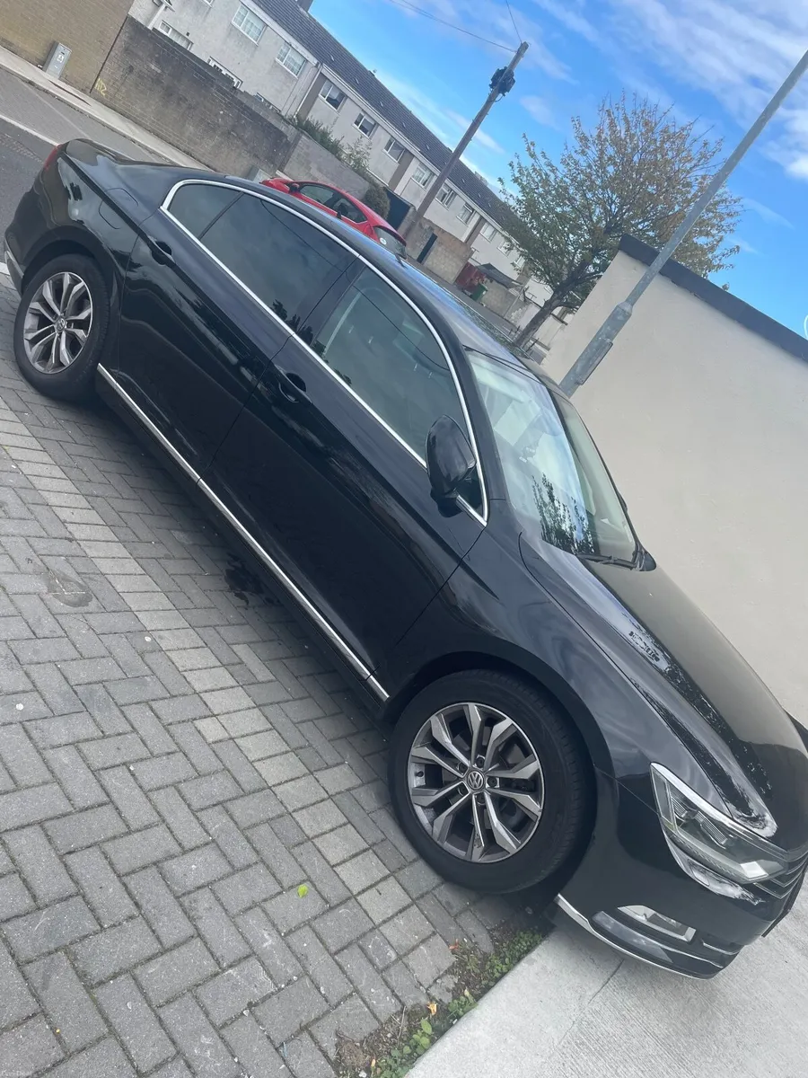 Volkswagen Passat 2015 - Image 2