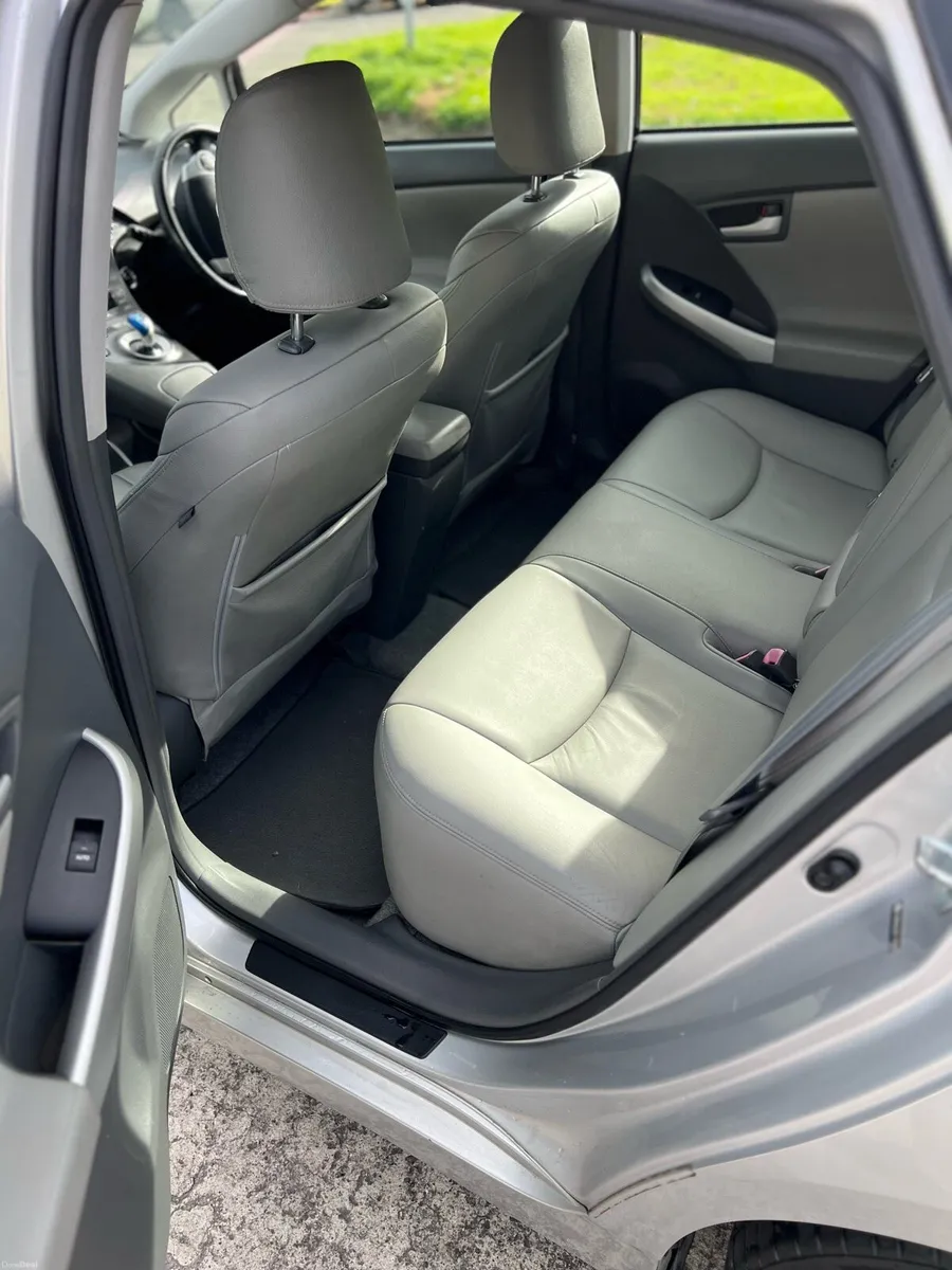 Toyota Prius 1.8 hybrid (low mileage) - Image 6