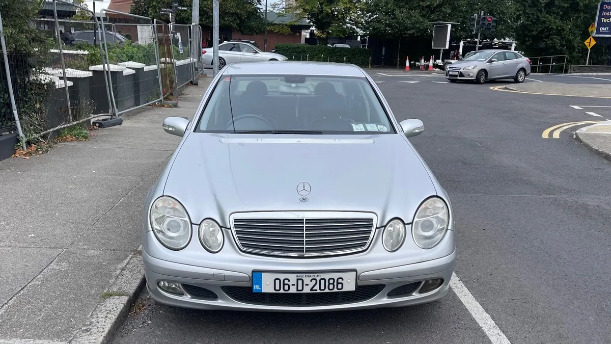 Mercedes-Benz E-Class 2006 - Image 5