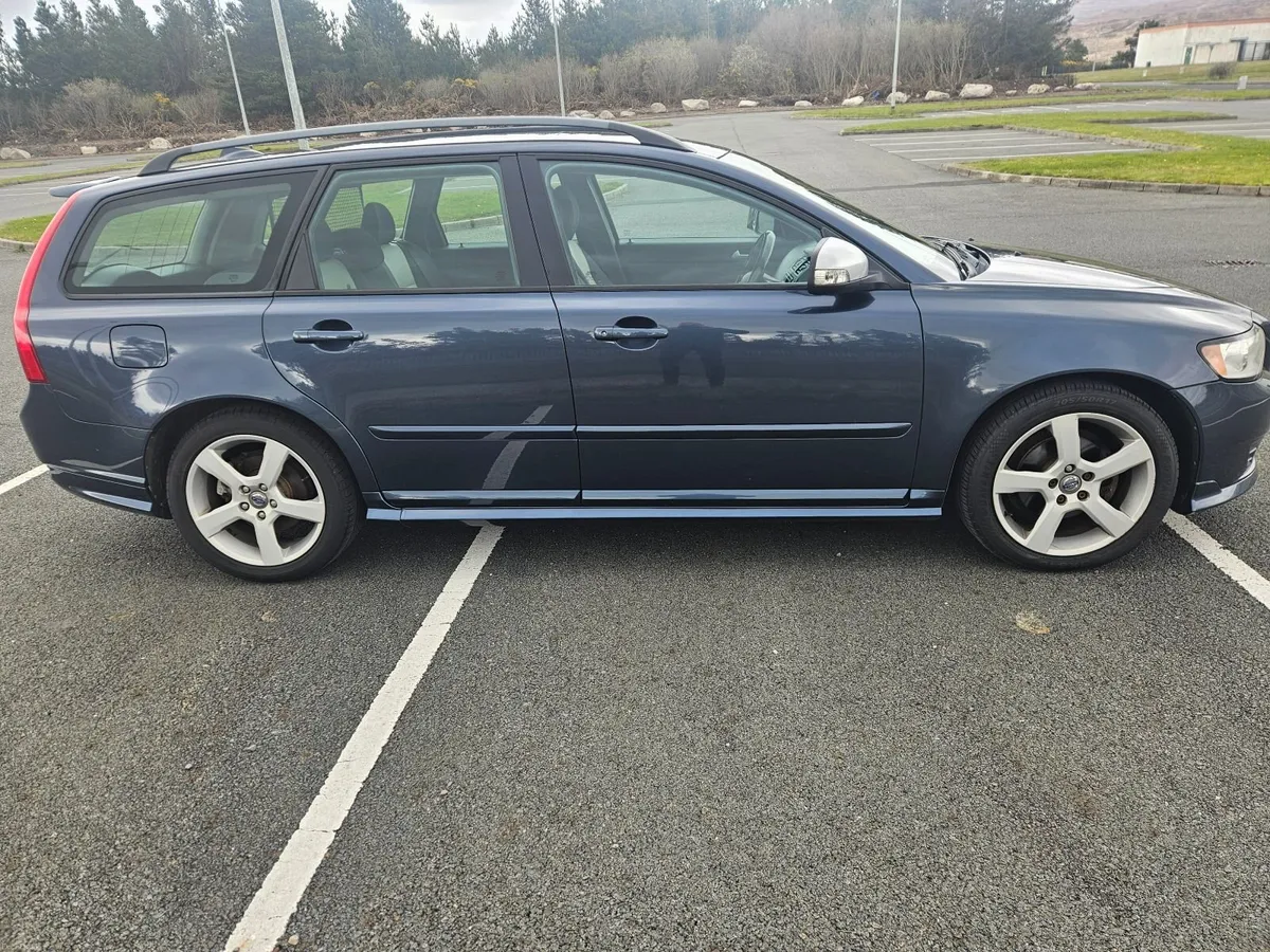 Volvo V50 1.6D D2 R Design 2011 - Image 2