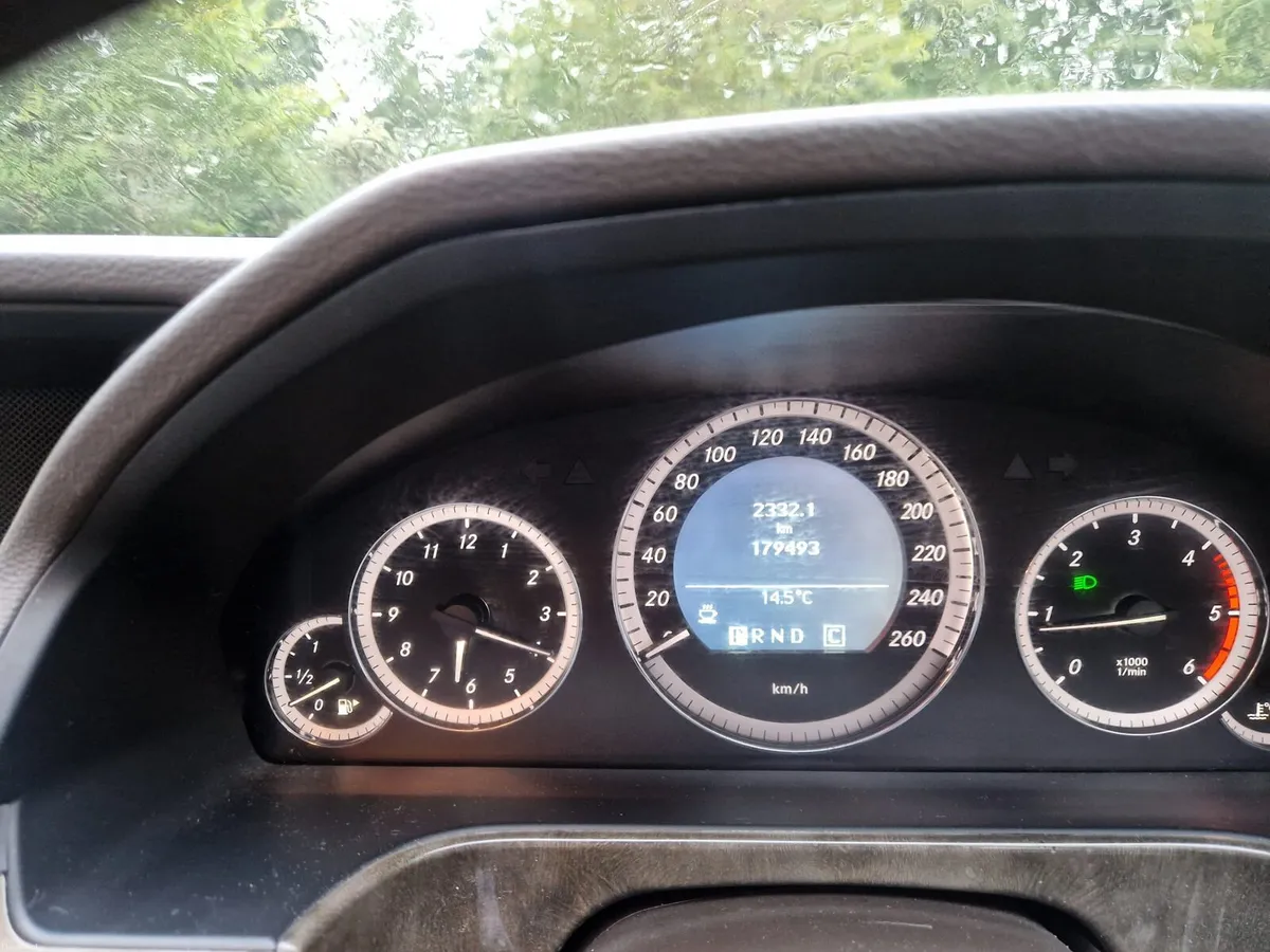 Mercedes Benz E Class - Image 4