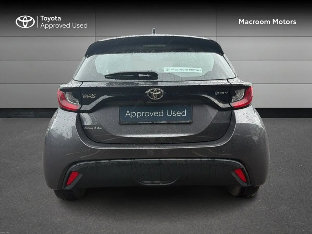 Toyota Yaris YARIS HYBRID 1.5 LUNA - Image 4
