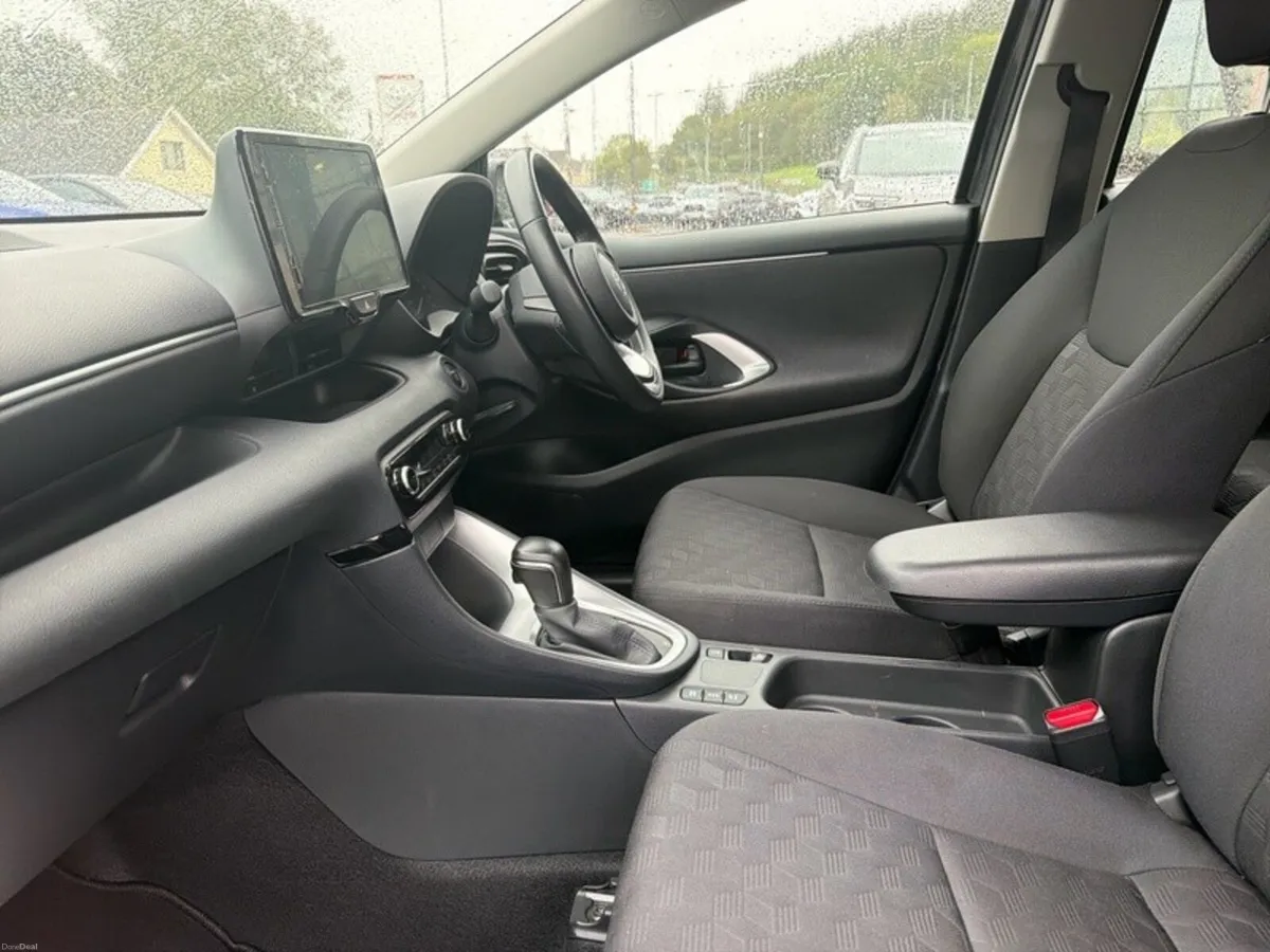 Toyota Yaris YARIS HYBRID 1.5 LUNA - Image 6