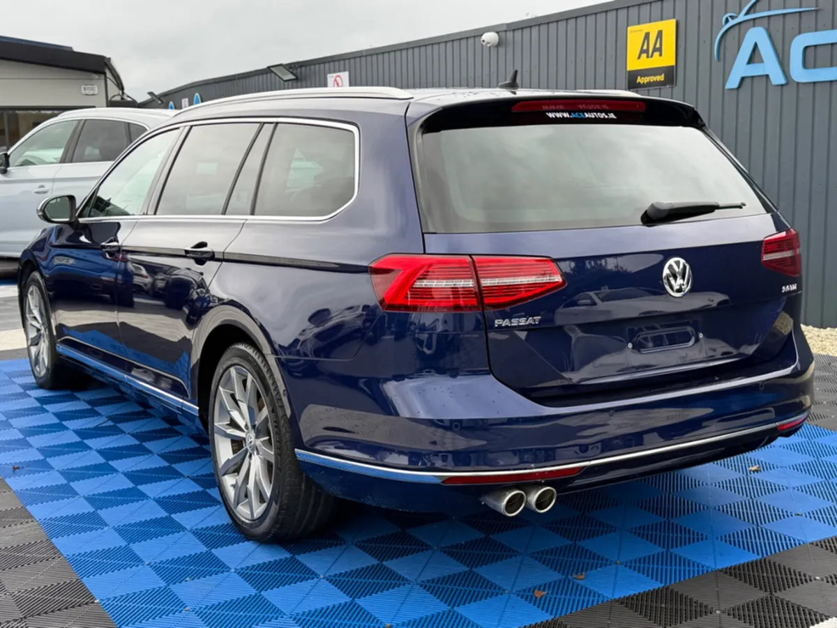 Volkswagen Passat HIGHLINE - 2.0L DIESEL - AUTO - - Image 6