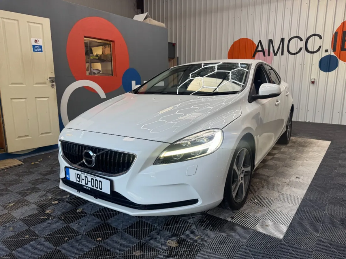 Volvo V40 2019 VOLVO V40 D4 MOMENTAM AUTOMATIC 2.0 - Image 6