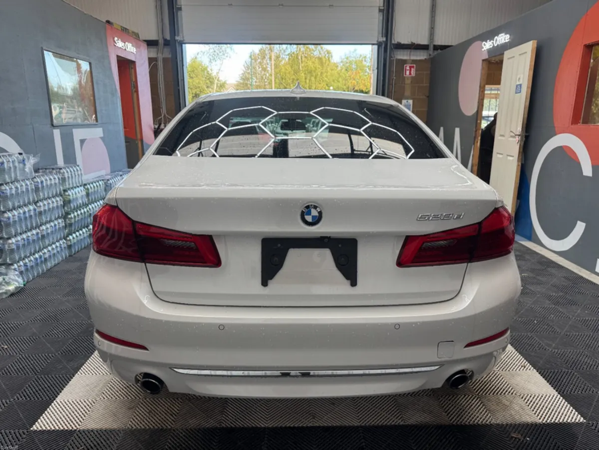 BMW 5-Series 2017 BMW 523D AUTOMATIC 2.0/ CRUISE C - Image 4