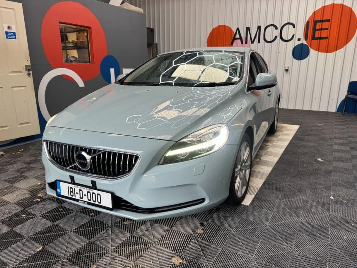 Volvo V40 2018 VOLVO V40 AUTOMATIC 2.0/ PARKING CA - Image 6