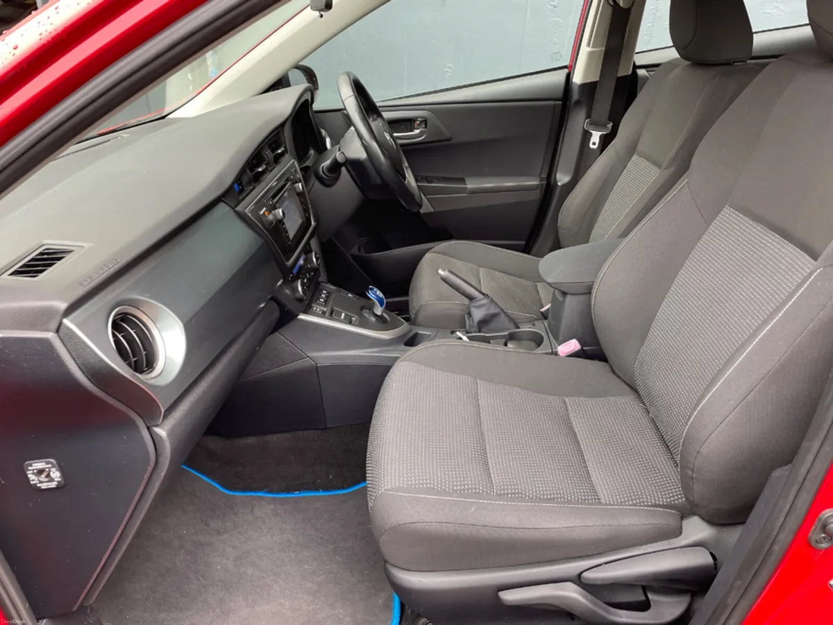 Toyota Auris 1.8 VVTI ICON E-CVT 5DR AUTO - Image 6