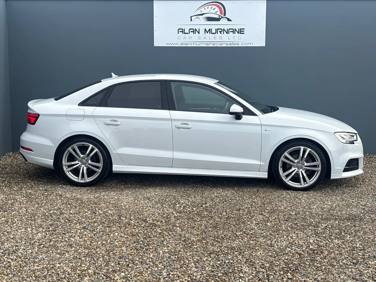 AUDI A3 S-LINE BLACK EDITION 1.6 TDI  2018 - Image 4