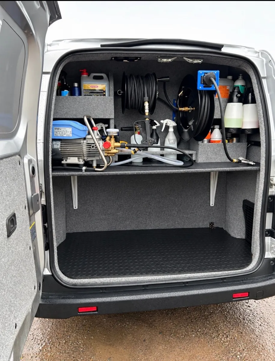 Nissan NV200 Mobile car valeting - Image 2