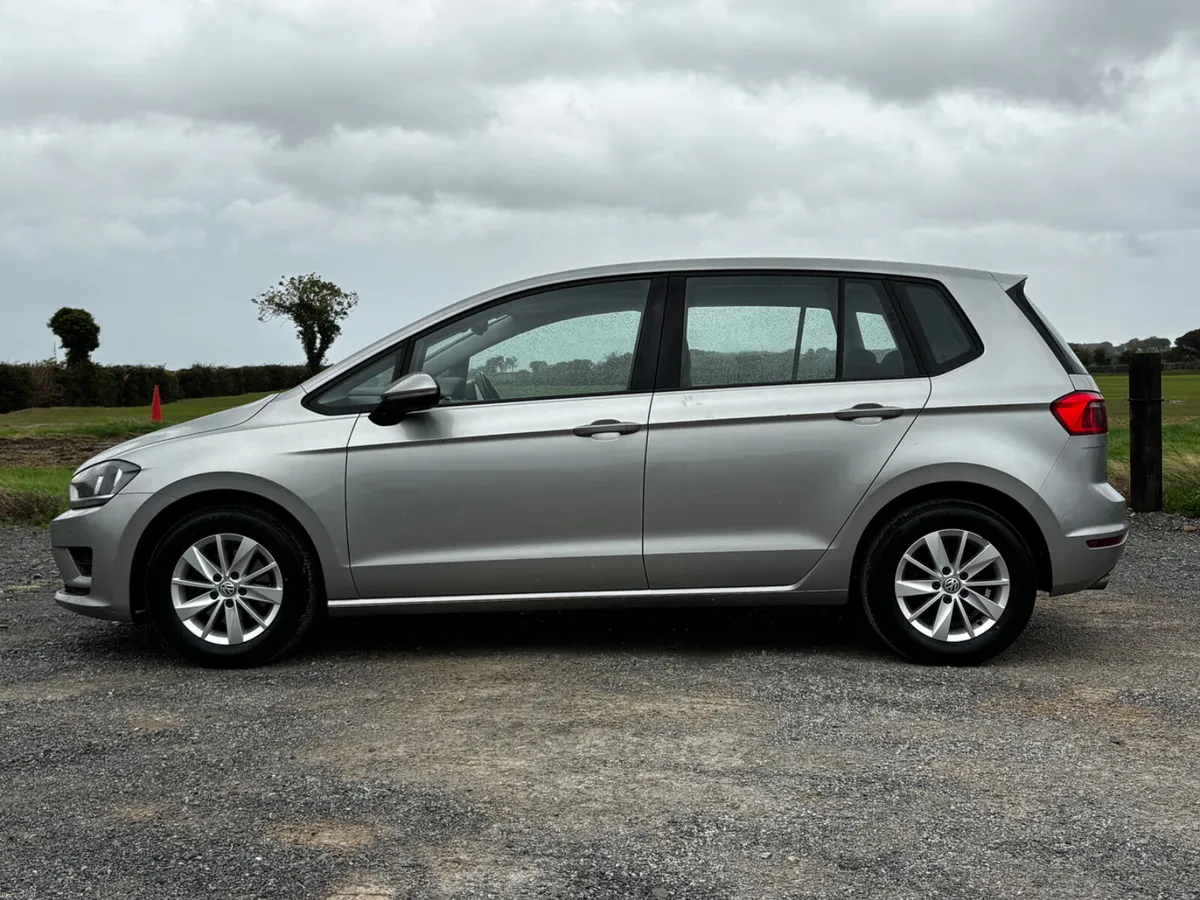 VW Golf Sportsvan / automatic / only 73km - Image 5