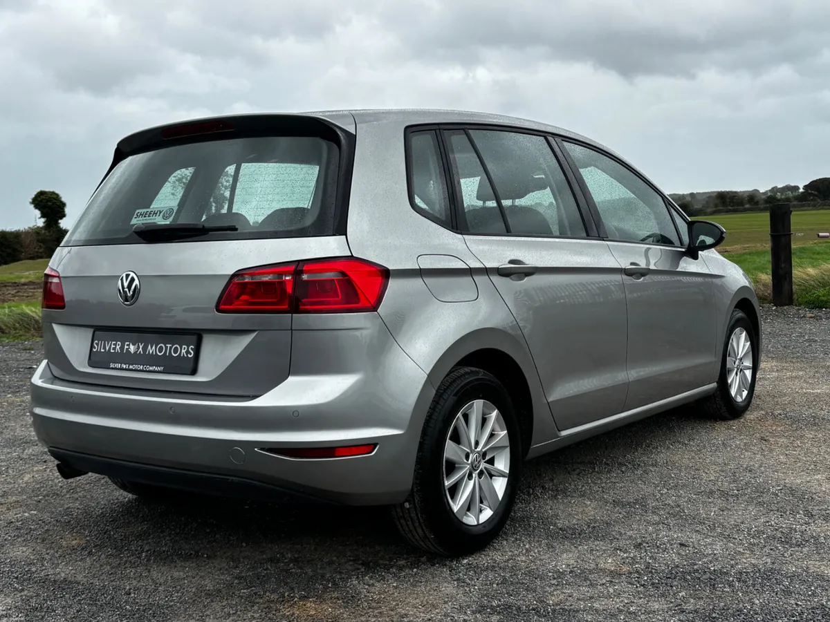 VW Golf Sportsvan / automatic / only 73km - Image 3
