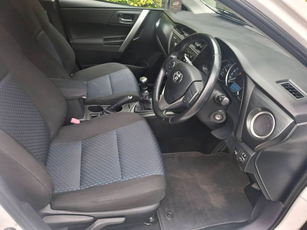 Toyota Auris 2014 - Image 6