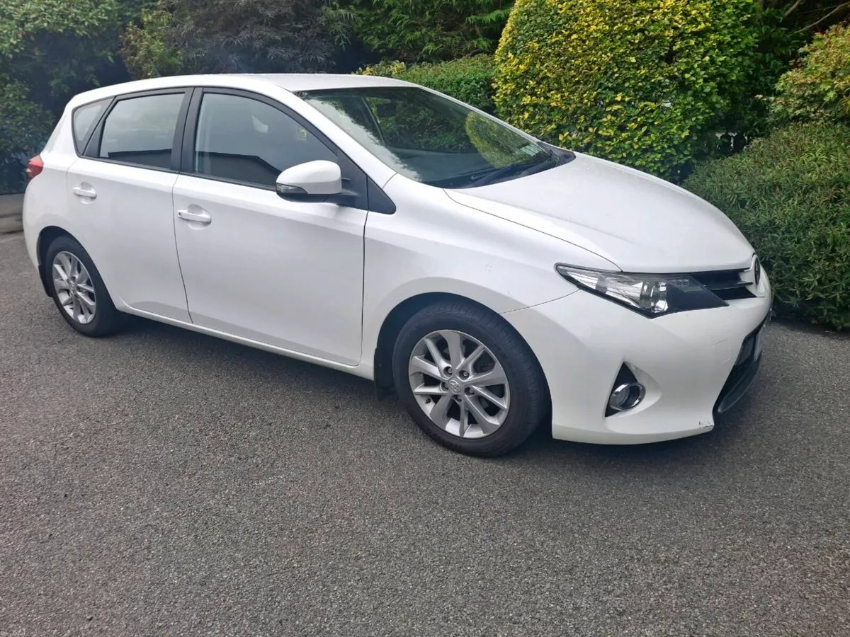 Toyota Auris 2014 - Image 1