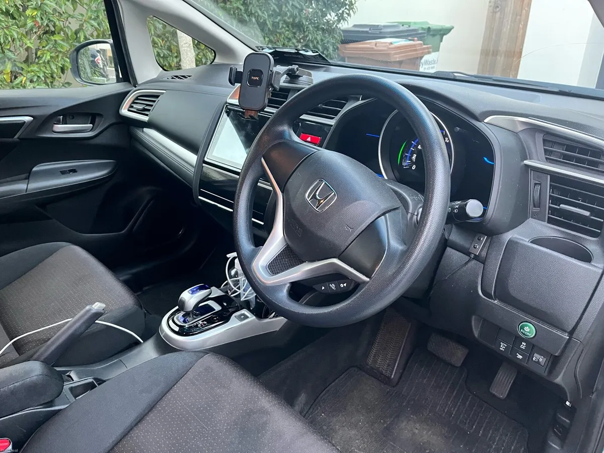 Honda Fit 2015 Hybrid 1.5L Automatic - Image 5
