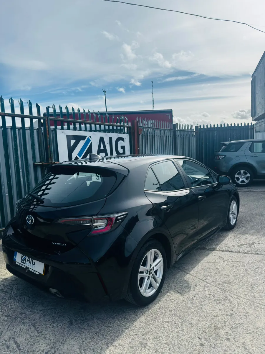 Toyota Corolla 1.8 HYBRID ICON TECH HEV CVT - Image 4