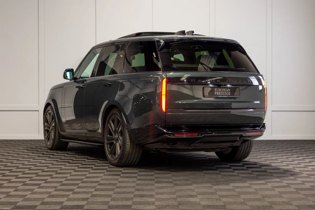 2024 Range Rover P460e HSE *Pan Roof - Image 4