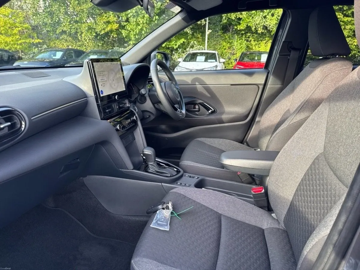 Toyota Yaris Cross YARIS CROSS LUNA SPORT - Image 6