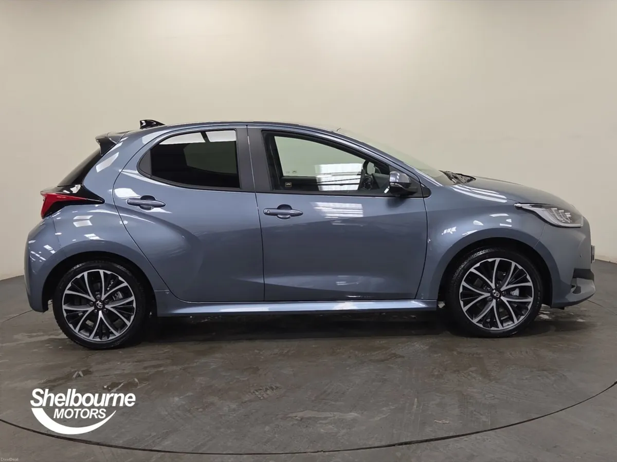 Toyota Yaris 1.5 Hybrid Design 5dr CVT - Image 3