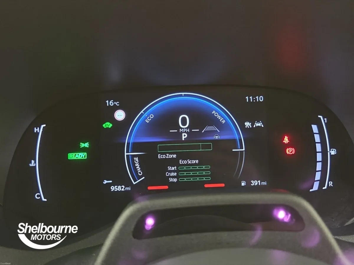 Toyota Yaris 1.5 Hybrid Design 5dr CVT - Image 6