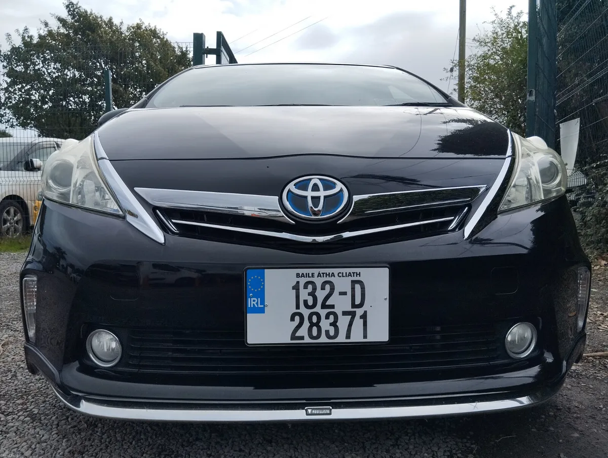 Toyota Prius 2013 alpha 7seats - Image 4
