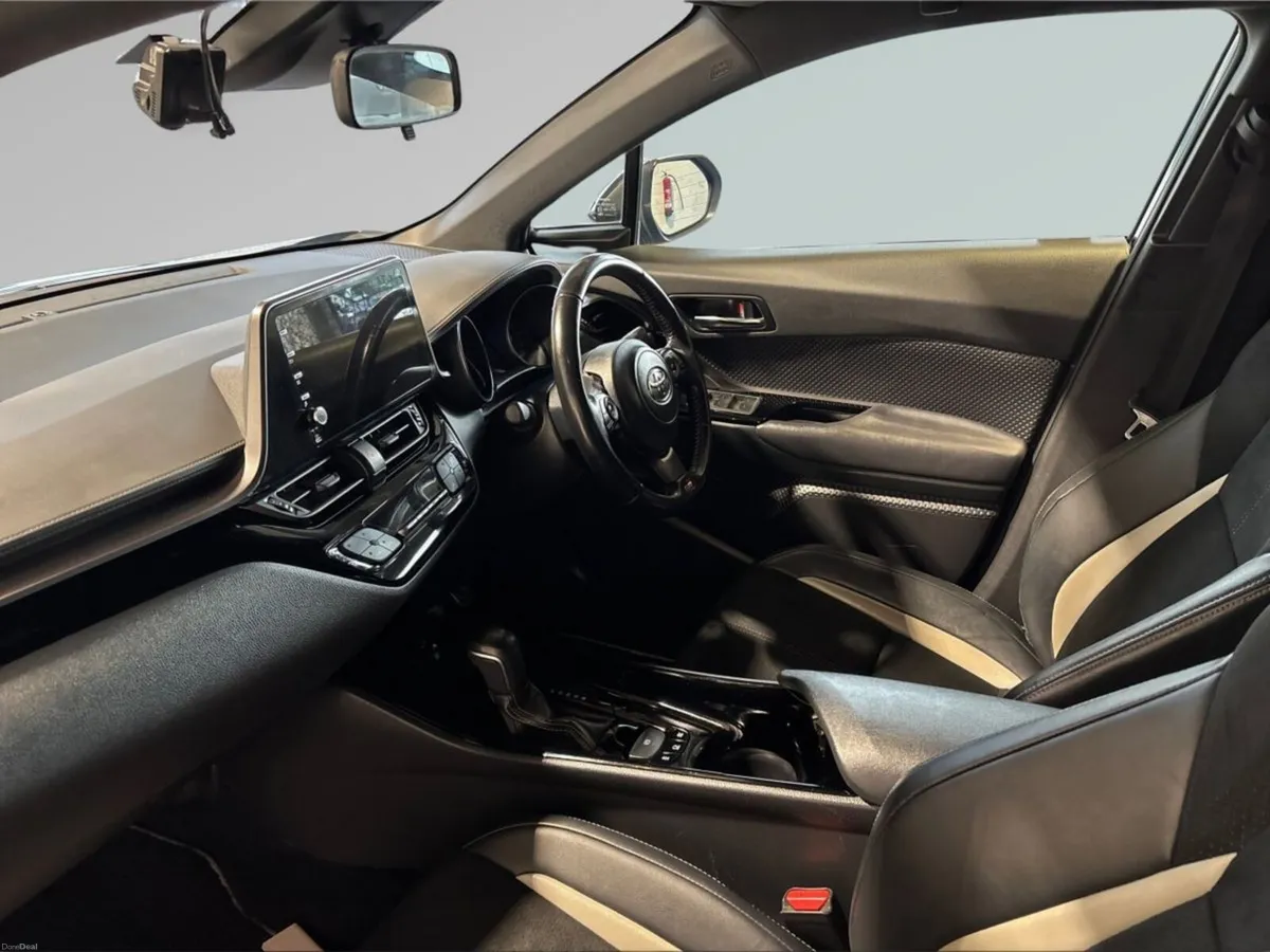 Toyota C-HR Hybrid - Image 4