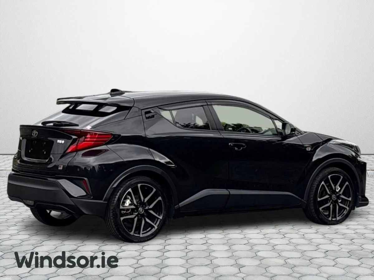 Toyota C-HR Hybrid - Image 2