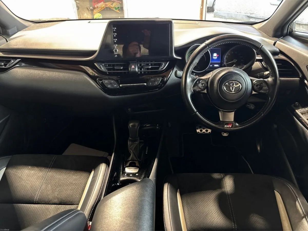 Toyota C-HR Hybrid - Image 3