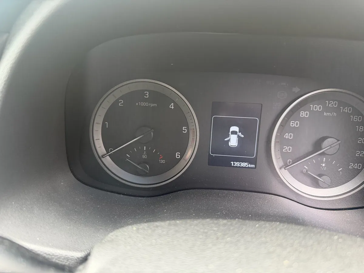 Hyundai Tucson Premium with low mileage - Image 5