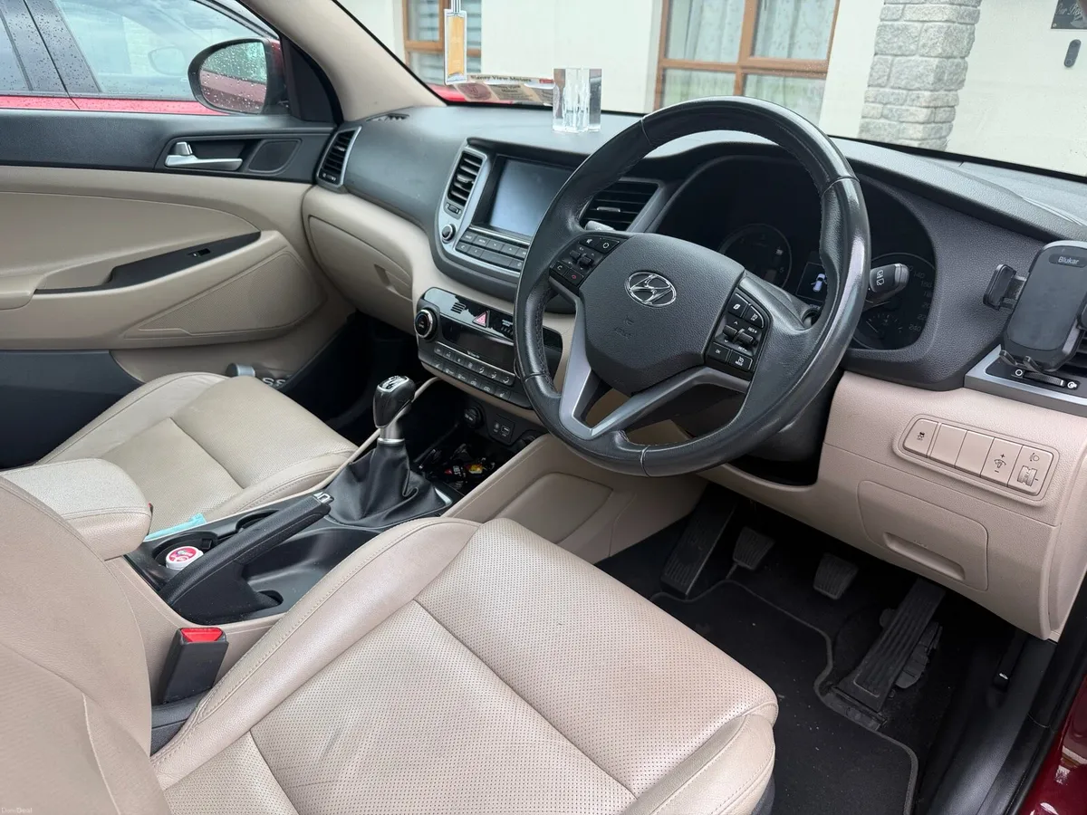 Hyundai Tucson Premium with low mileage - Image 6