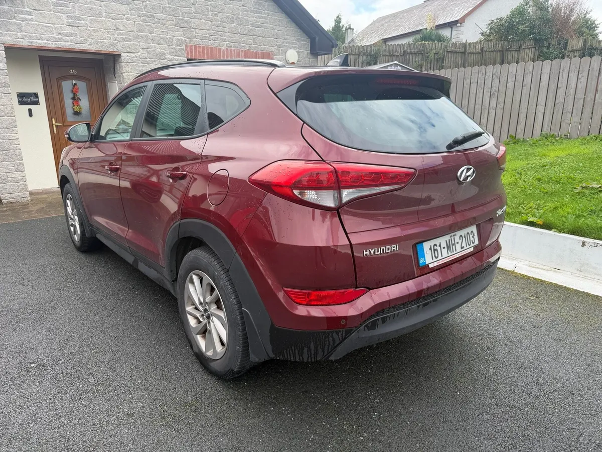 Hyundai Tucson Premium with low mileage - Image 4