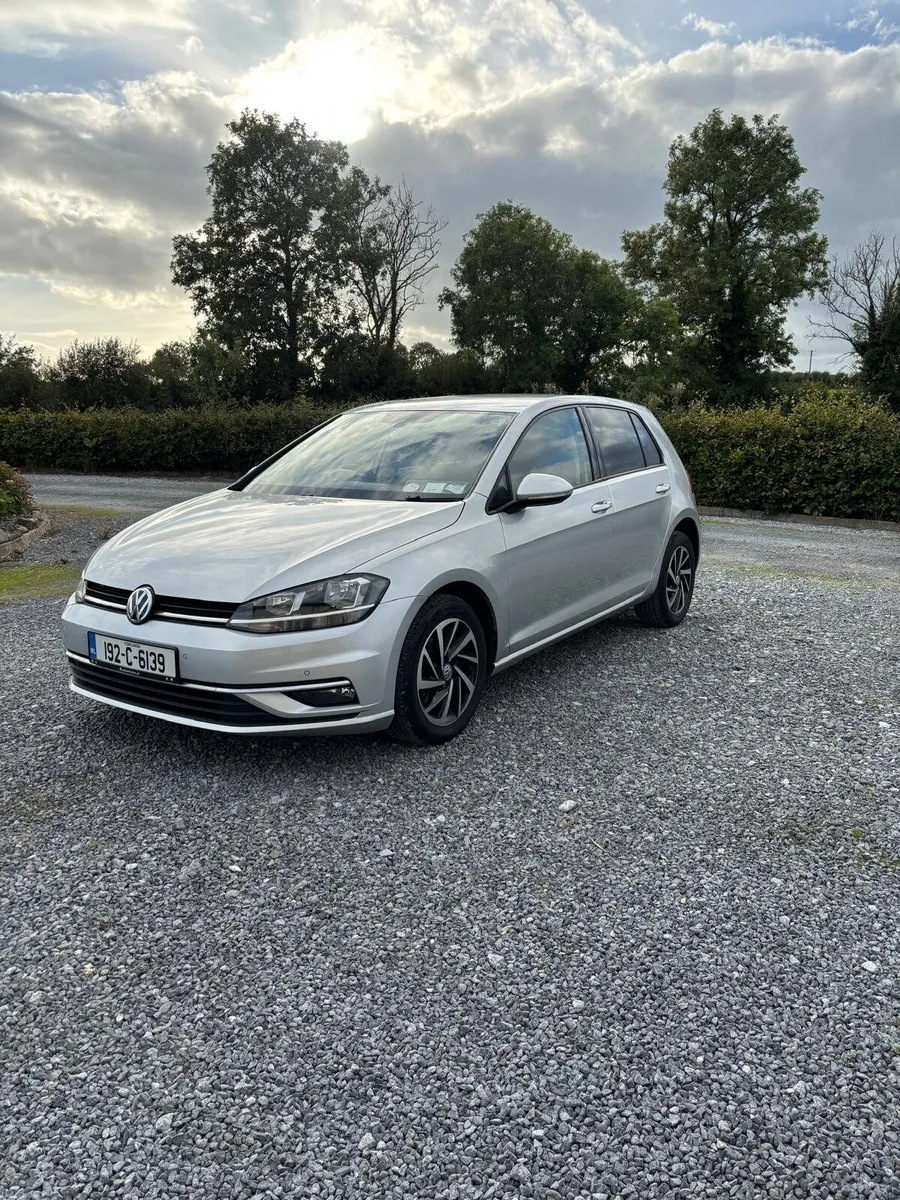 2019 Volkswagen Golf - Image 2
