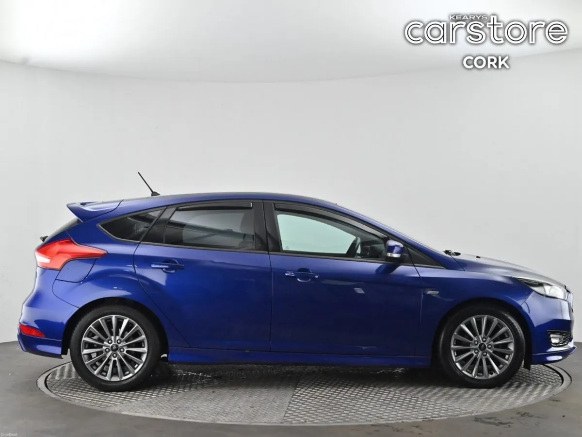 Ford Focus 1.0 EcoBoost 125PS ST-Line - Image 2