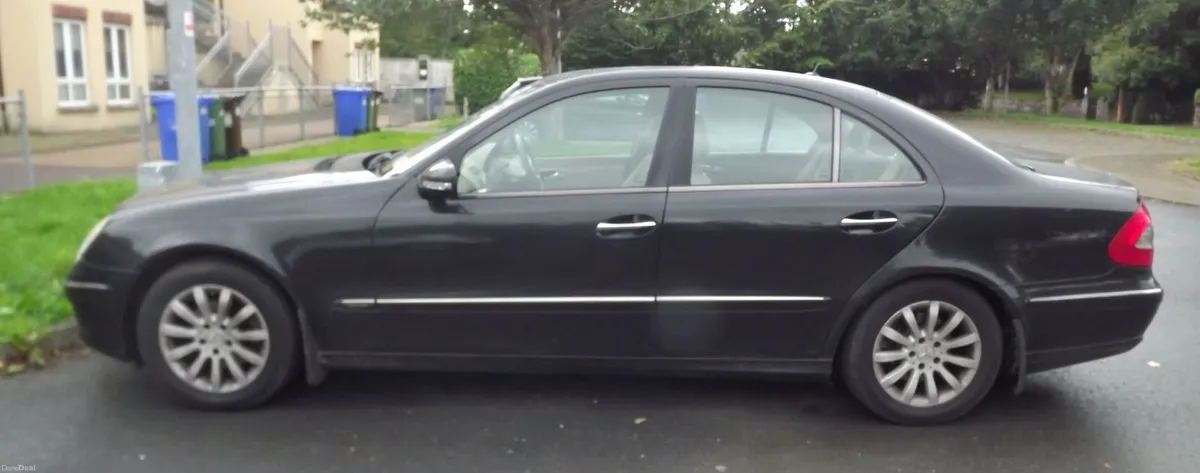 Mercedes-Benz E-Class 2007 - Image 2