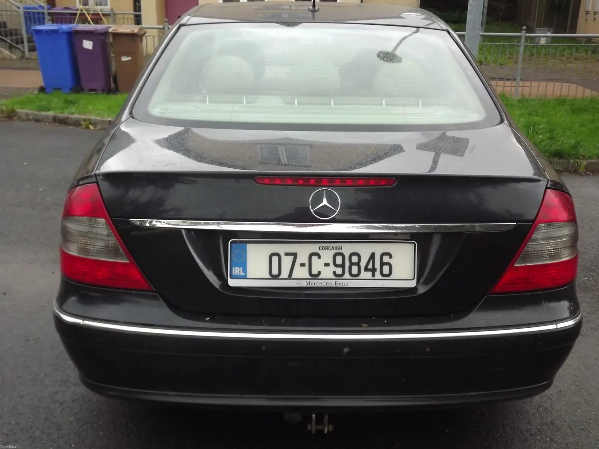 Mercedes-Benz E-Class 2007 - Image 4