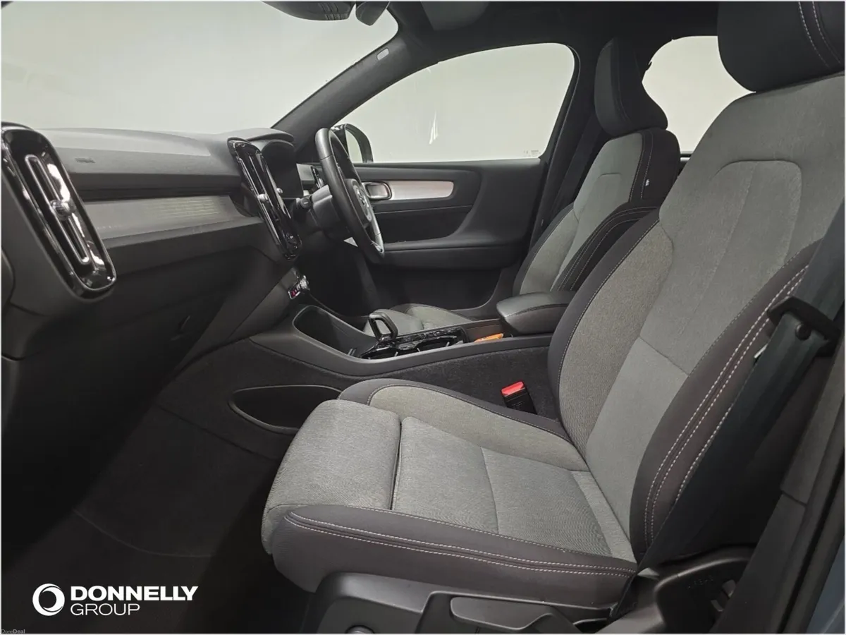 Volvo XC40 1.5 T4 Recharge PHEV Plus Dark 5dr Auto - Image 4