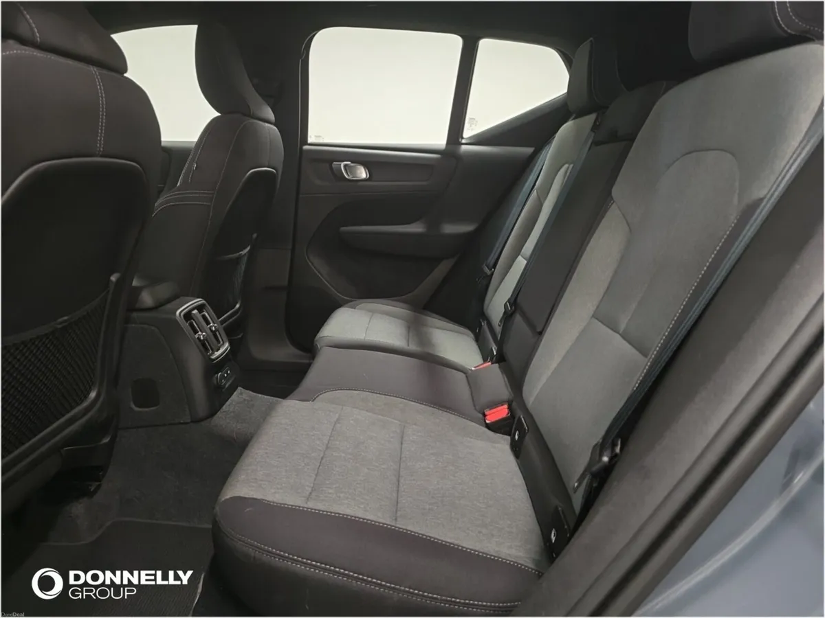 Volvo XC40 1.5 T4 Recharge PHEV Plus Dark 5dr Auto - Image 6