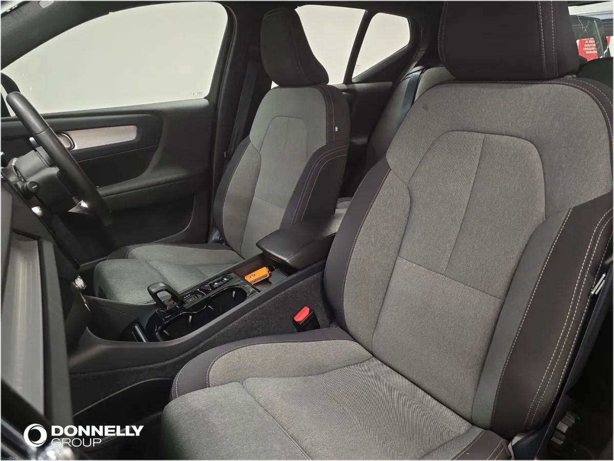 Volvo XC40 1.5 T4 Recharge PHEV Plus Dark 5dr Auto - Image 5