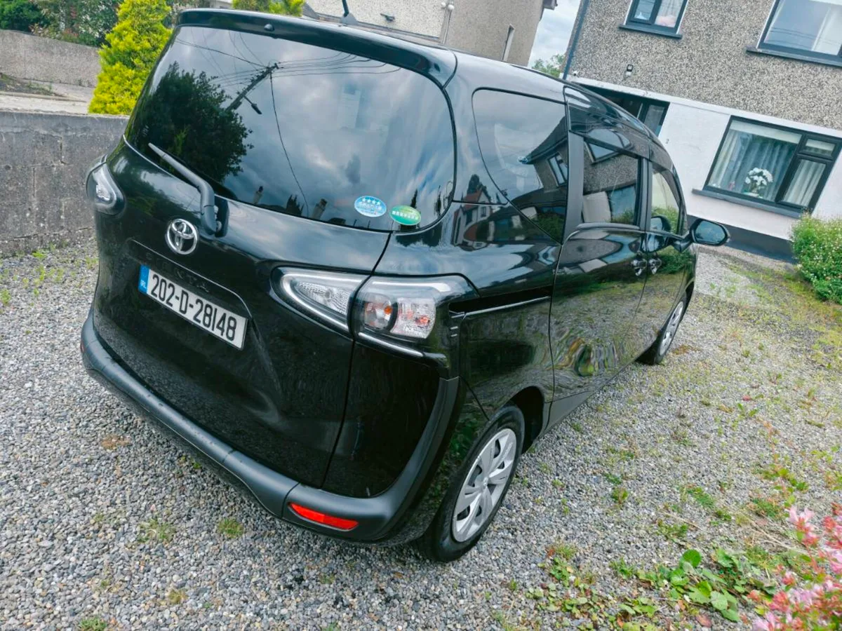 Toyota Sienta 7 Seater - Image 4