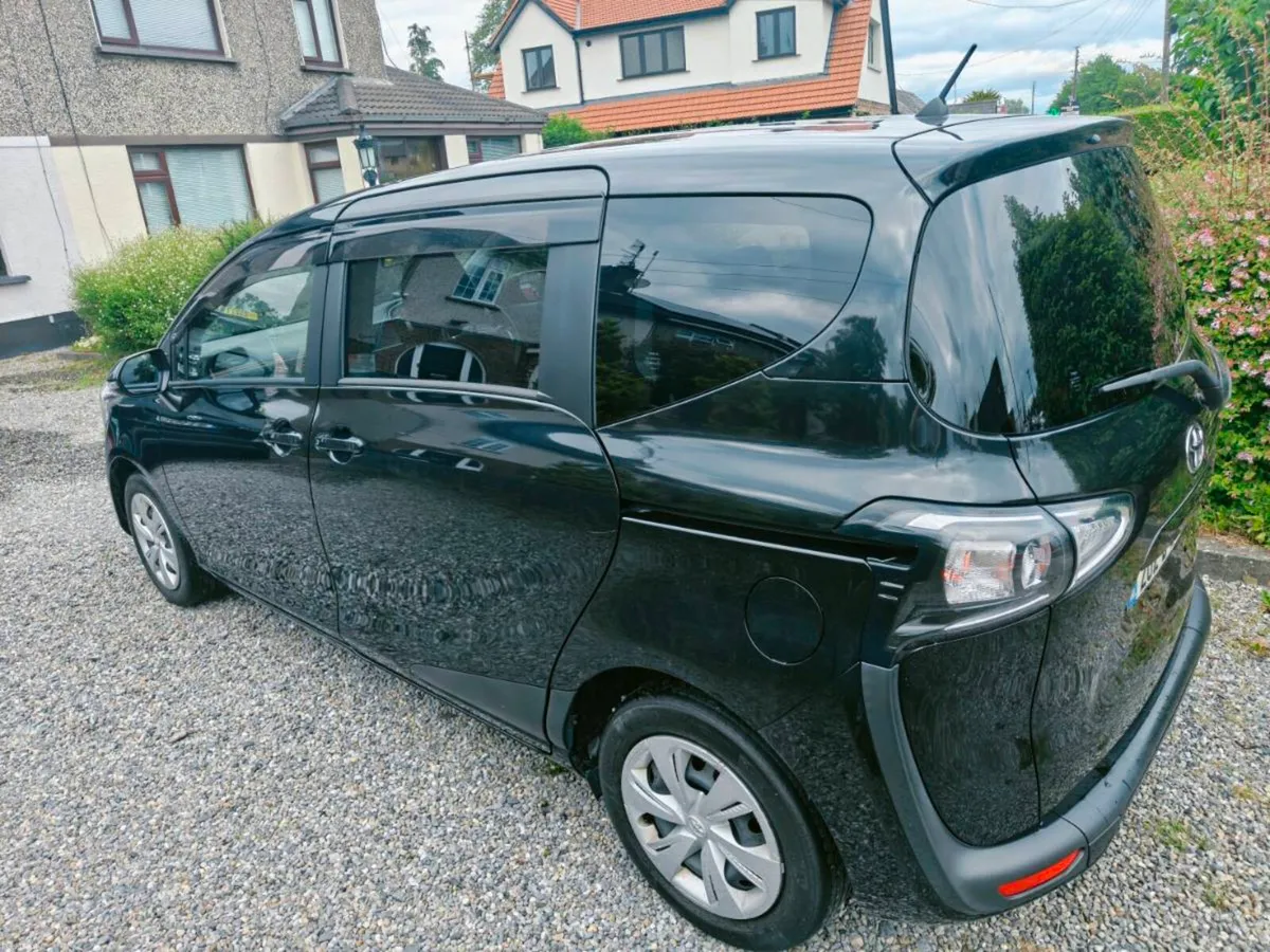 Toyota Sienta 7 Seater - Image 6