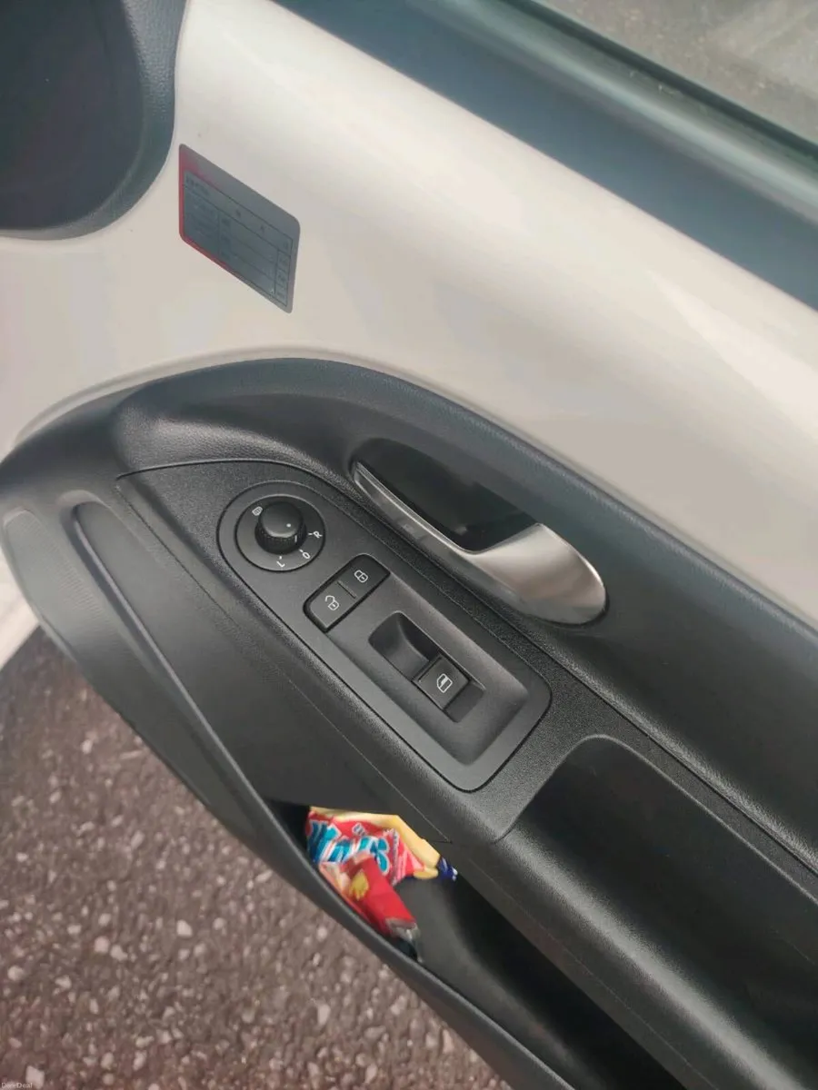Volkswagen up - Image 3