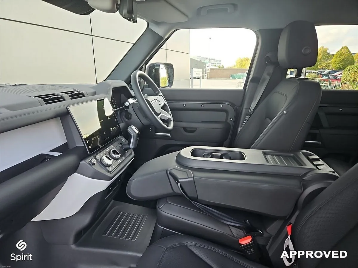 Land Rover Defender 110 2.0 Si4 PHEV 300 PS S - Image 3