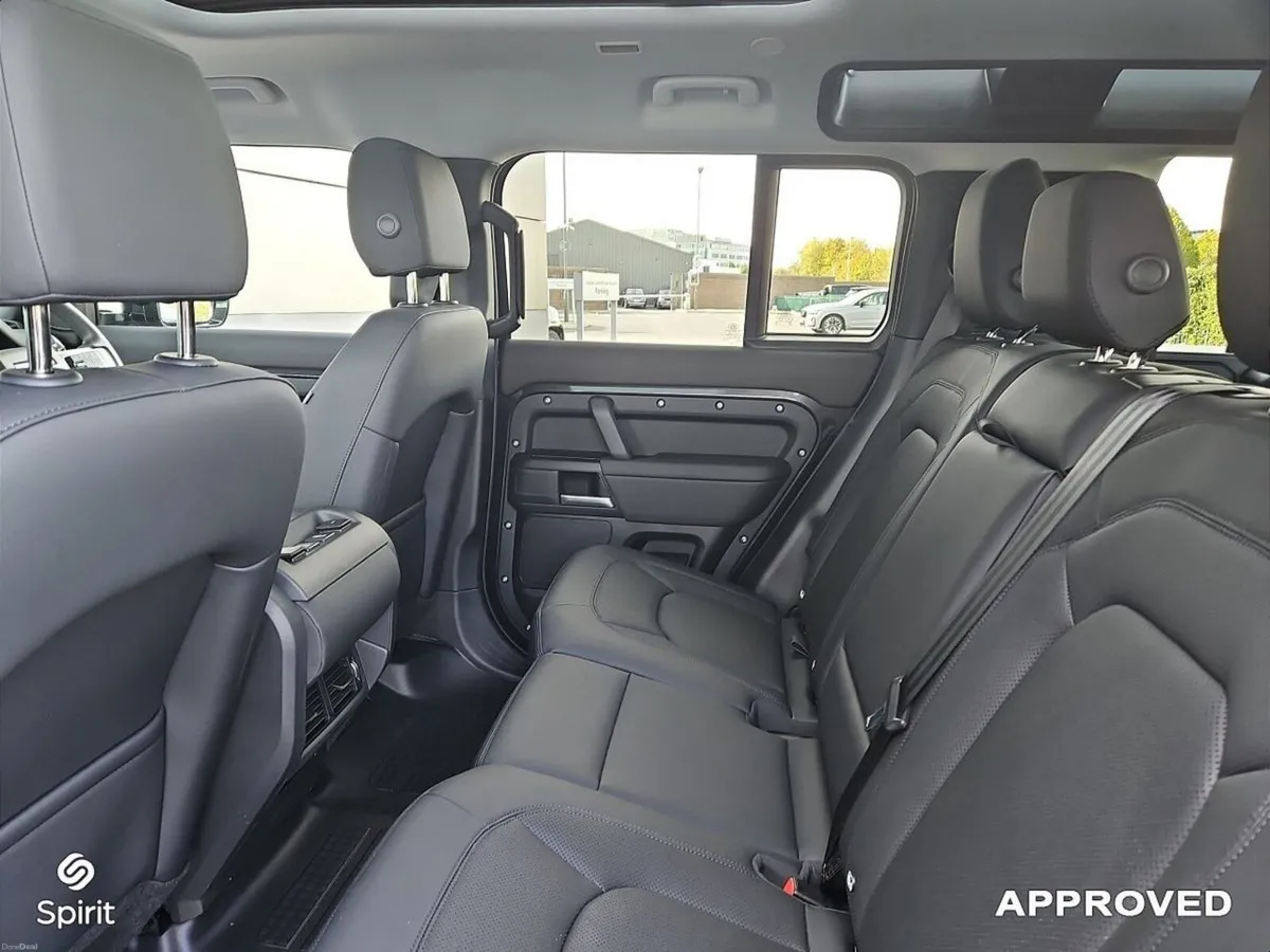 Land Rover Defender 110 2.0 Si4 PHEV 300 PS S - Image 5