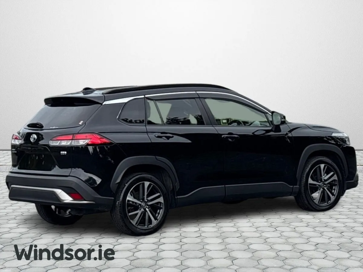 Toyota Corolla Cross Hybrid - Image 2